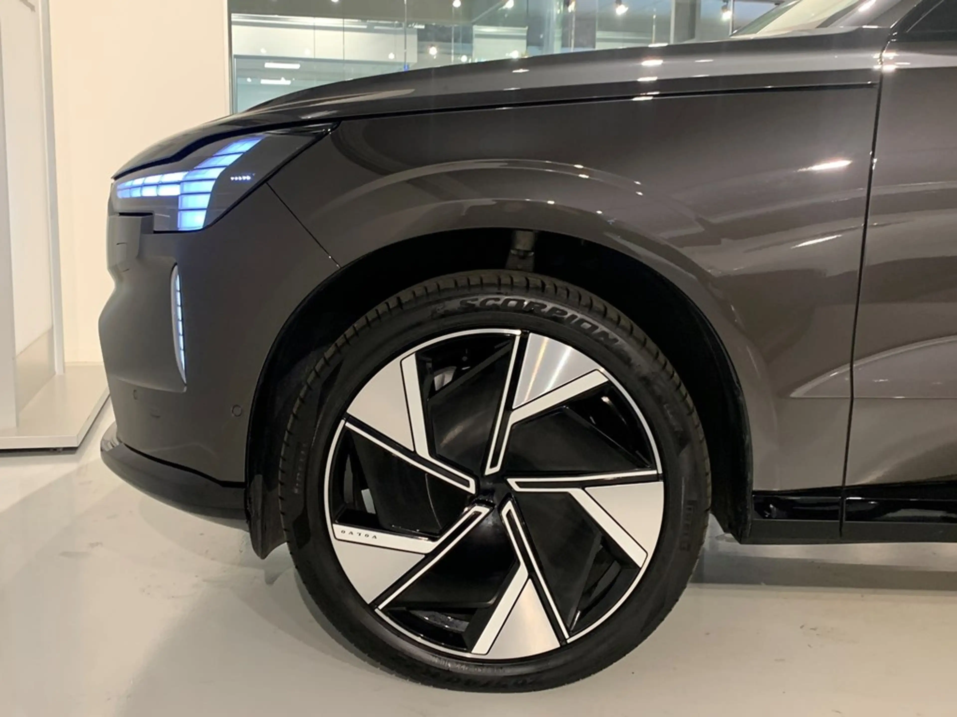 Volvo EX90 Recharge Twin Ultra — photo 3