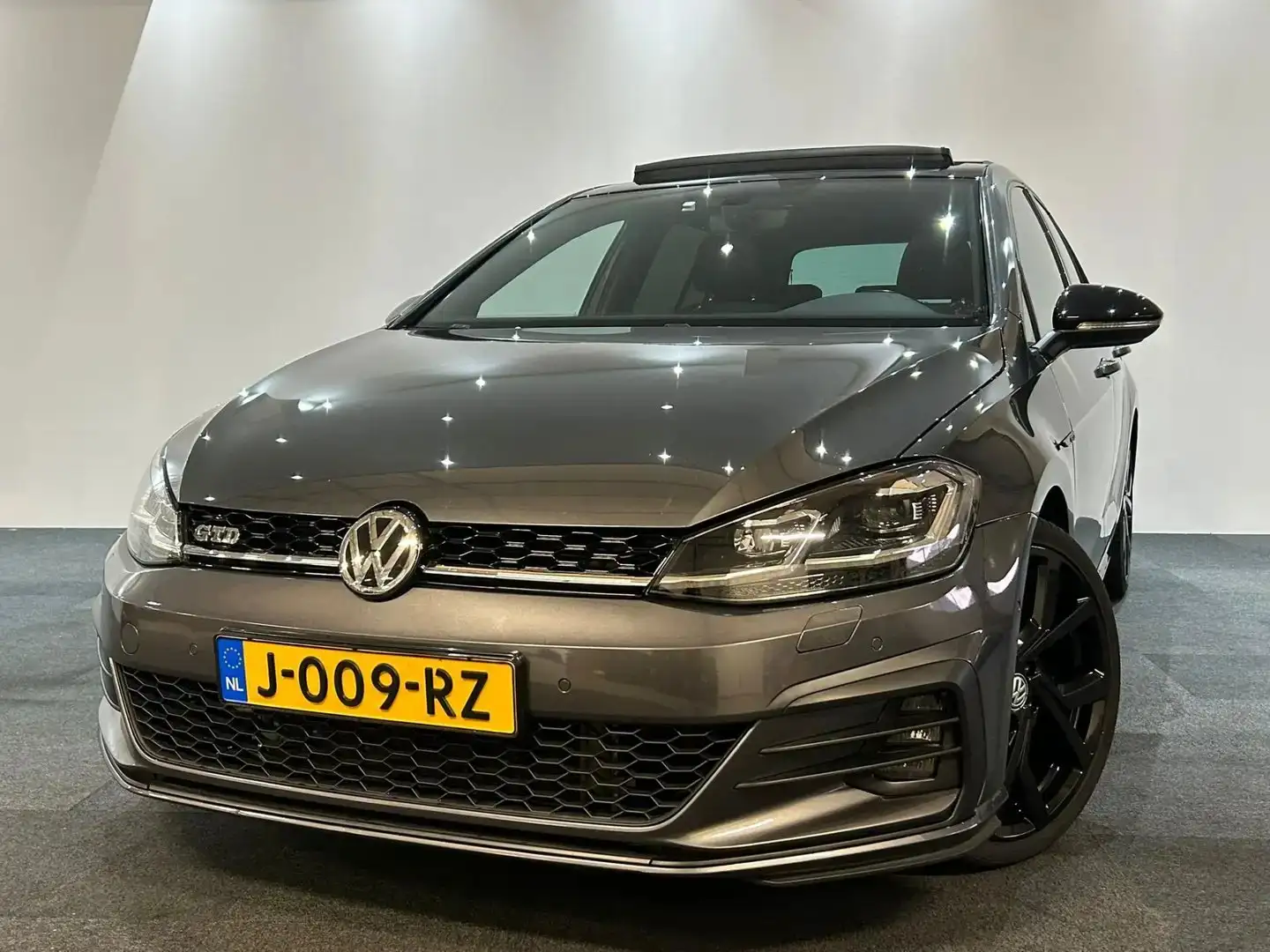 Volkswagen Golf GTD Golf 7.5 GTD 5D FACELIFT DSG PANO SPORT&STYLE ACC Šedá - 1