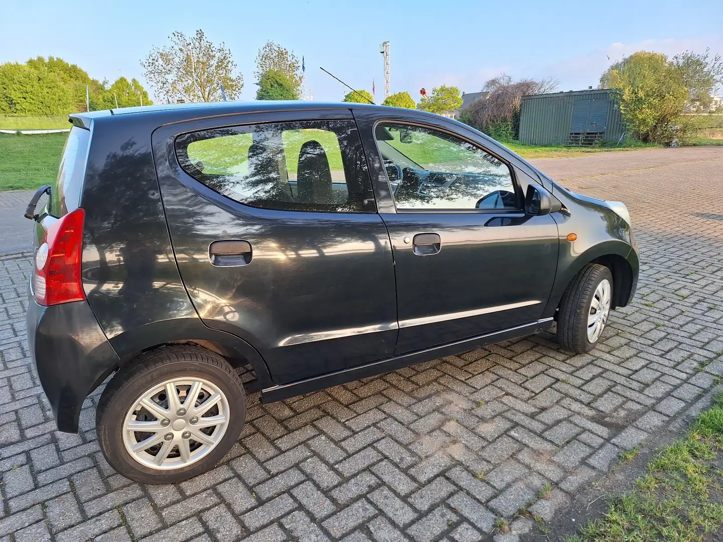 Suzuki Alto 1.0 Base Zwart - 2