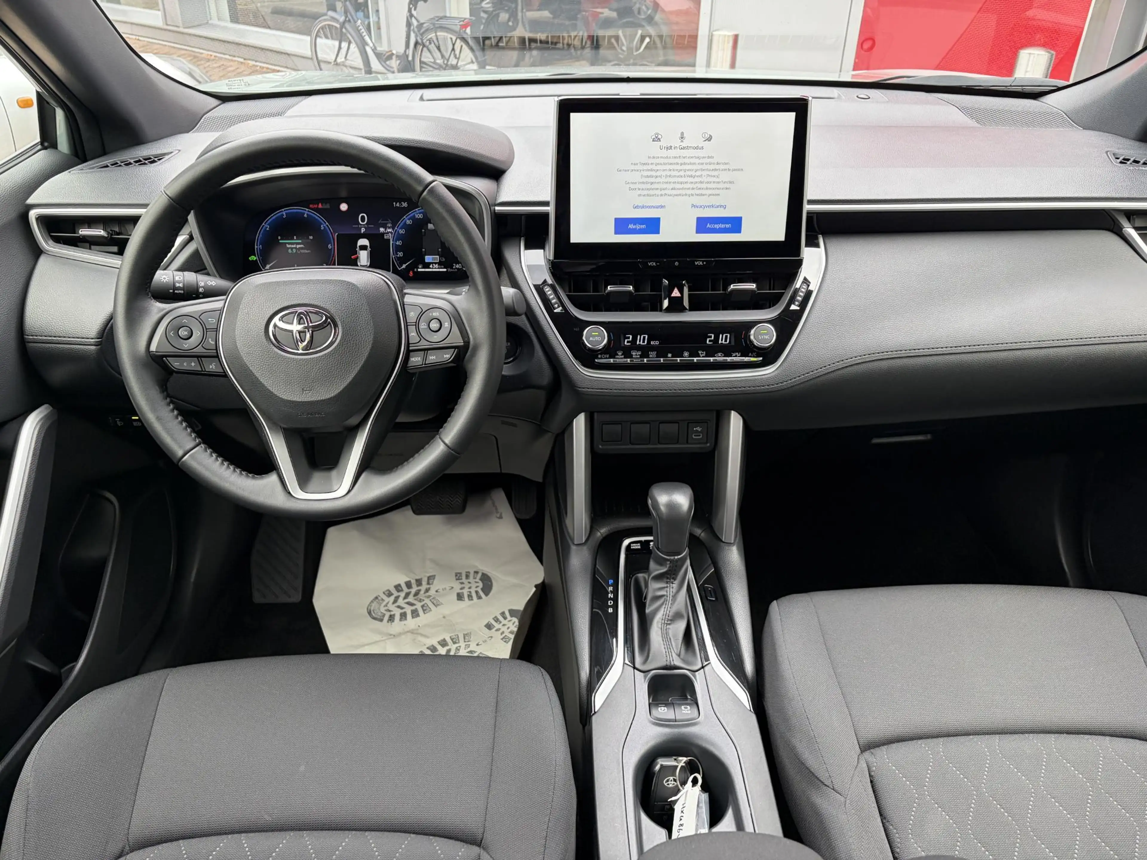 Toyota Corolla Cross Hybrid 140 Active — photo 13