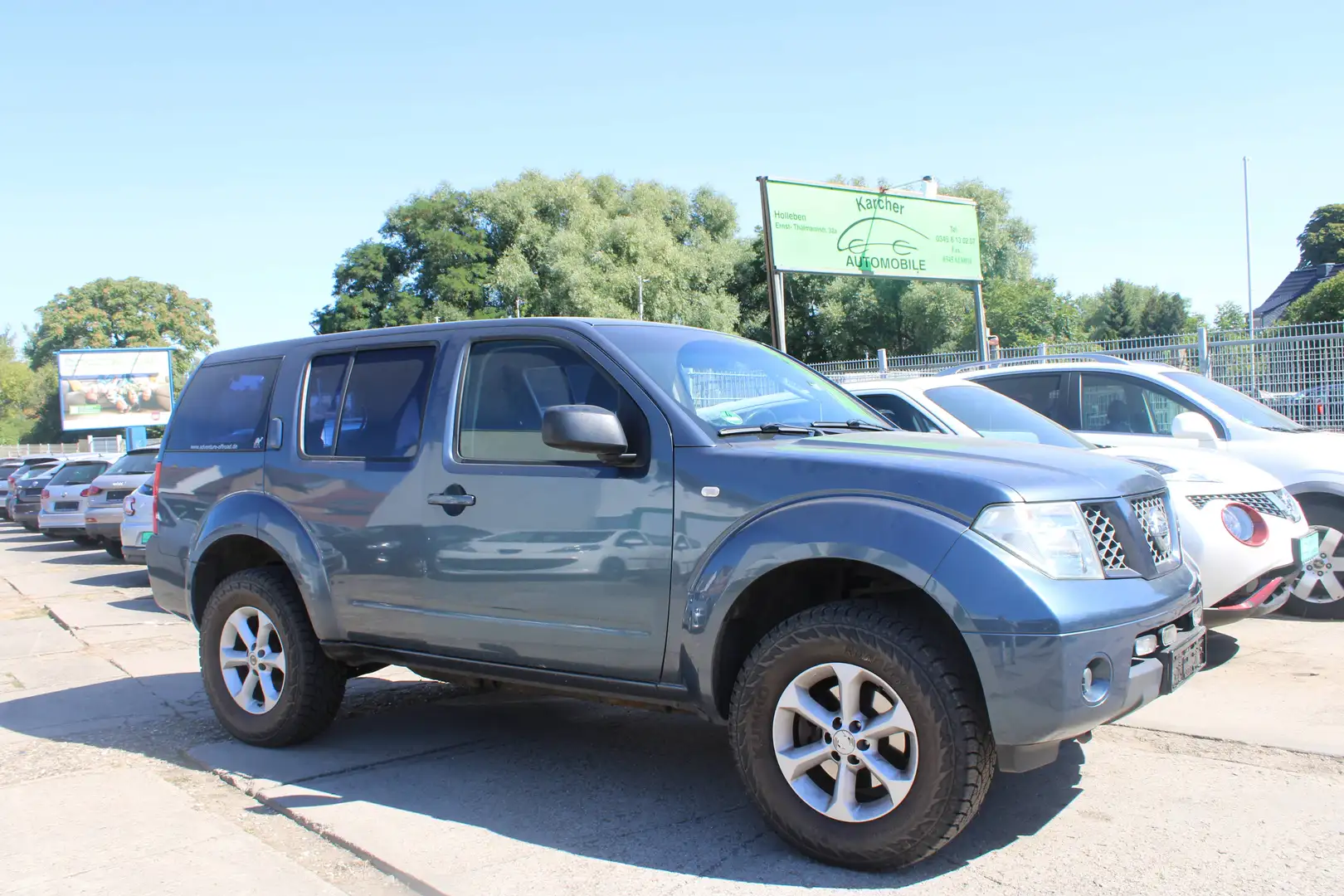 Nissan Pathfinder 2.5 dCi Comfort Grau - 1