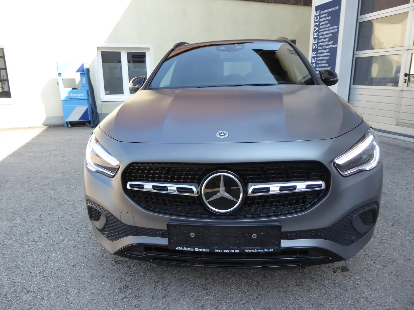 Mercedes-Benz GLA 200 GLA 200 d 4Matic (247.713)  GRAU  MATT Grey - 2