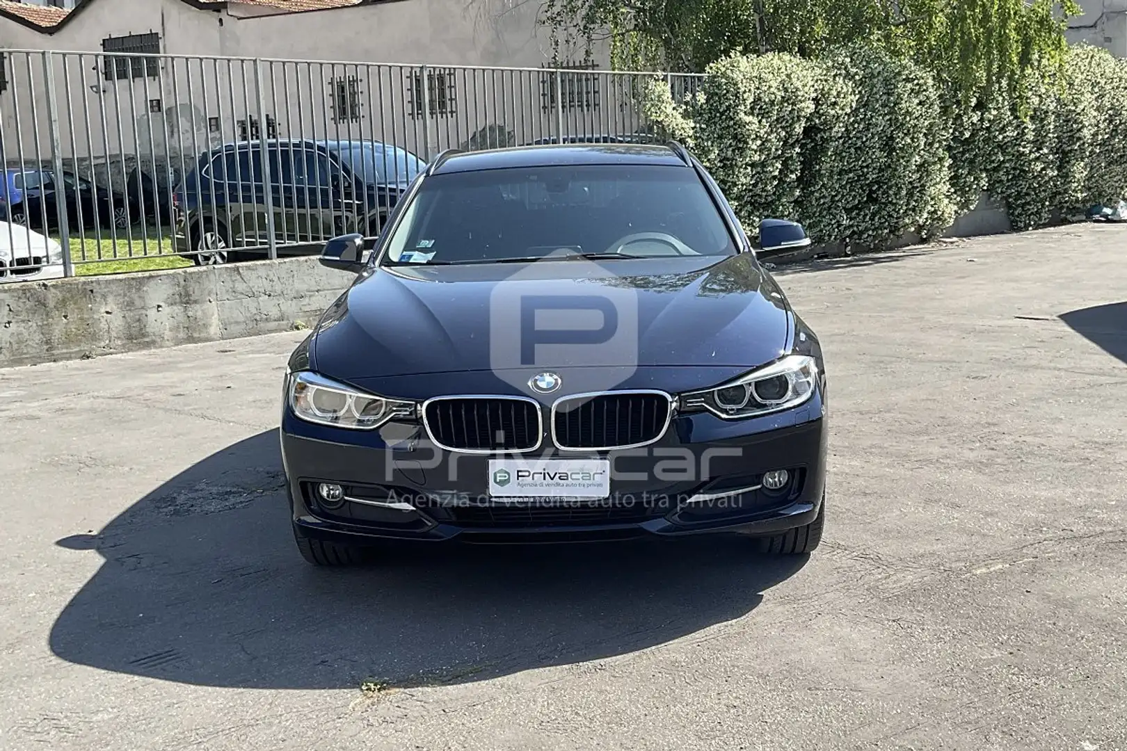 BMW 320 320d xDrive Touring Sport Blau - 2