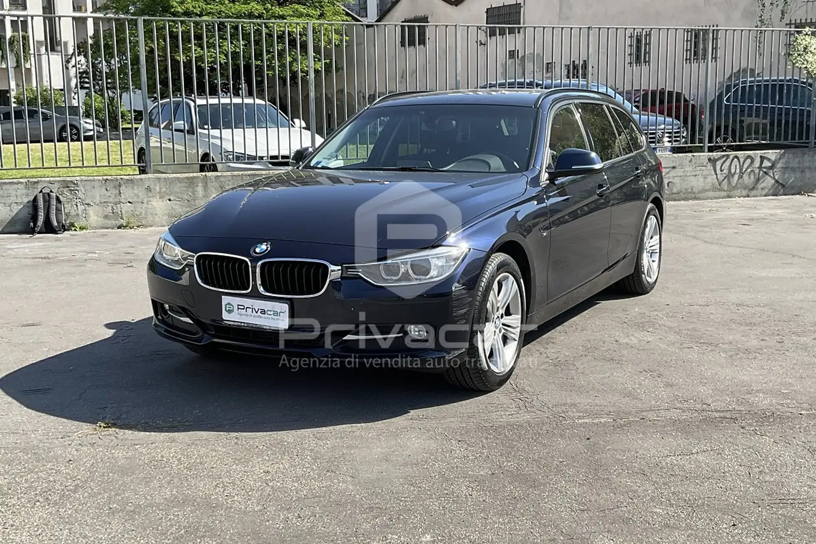 BMW 320 320d xDrive Touring Sport Blau - 1