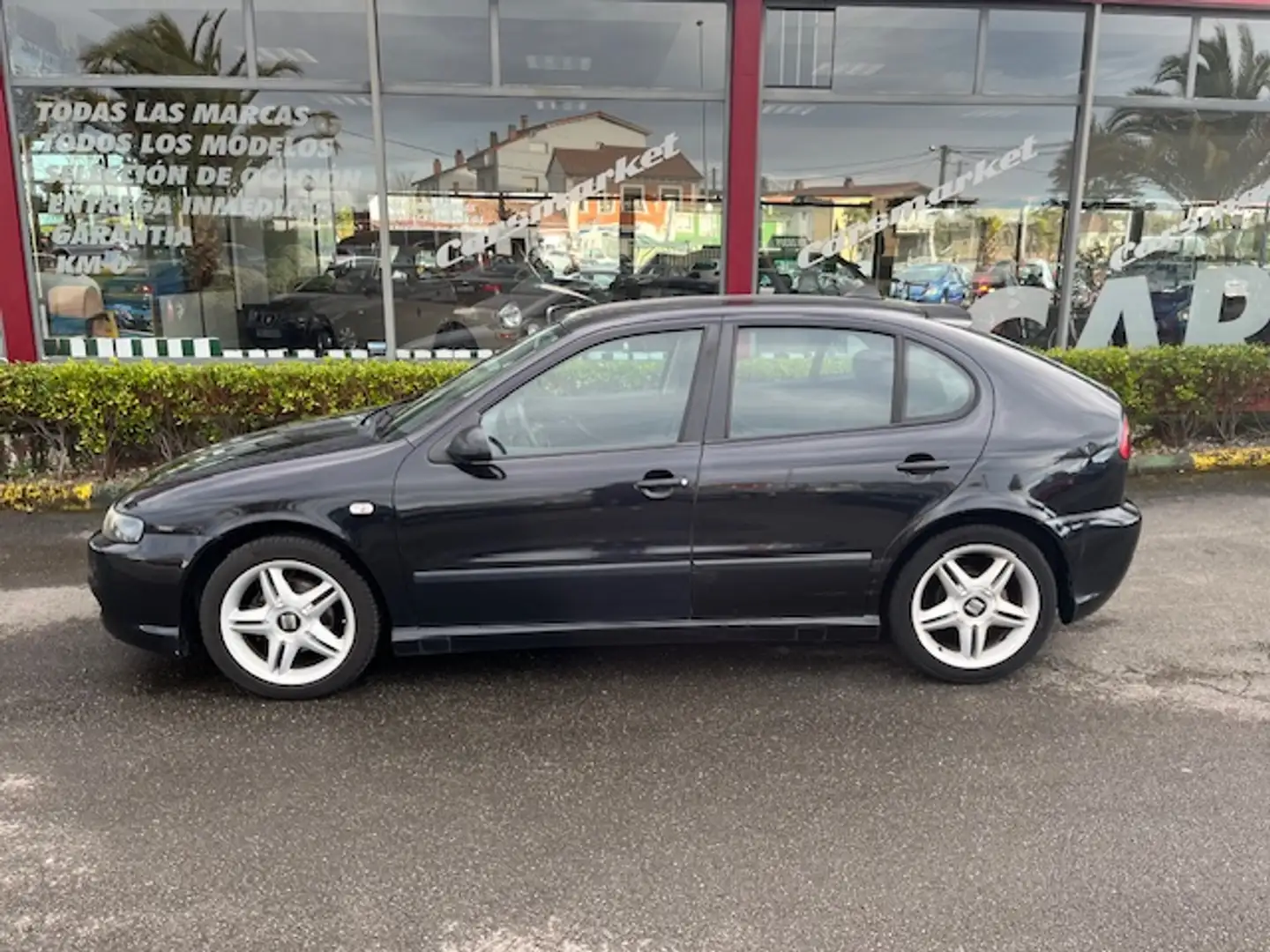 SEAT Leon 1.9TDI Sports Limited Schwarz - 2