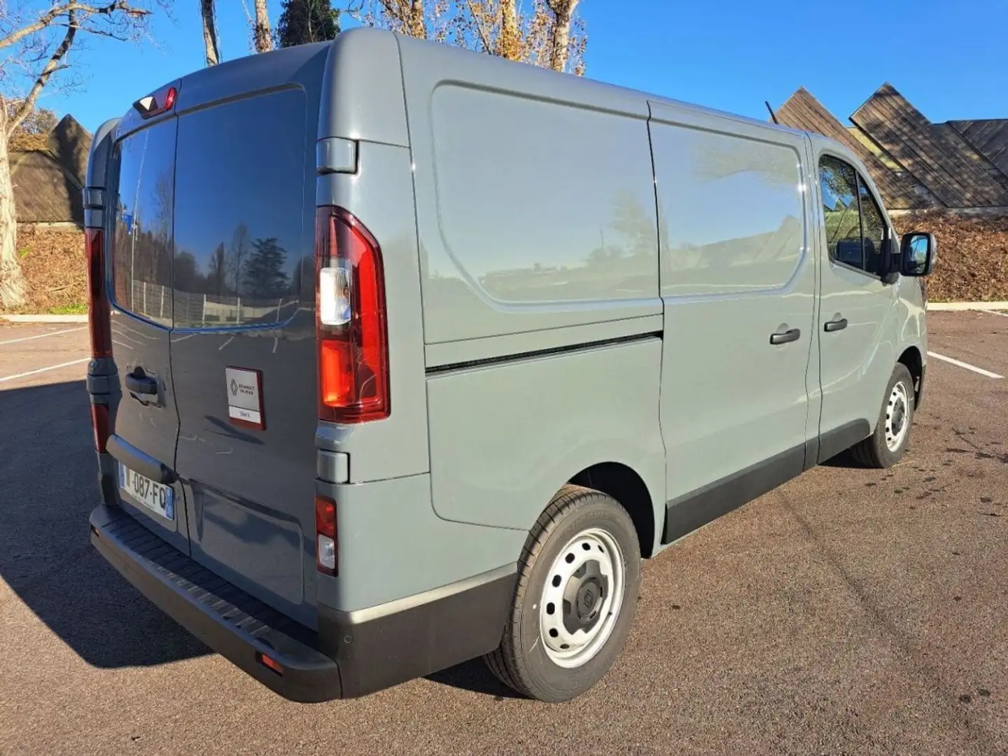 Renault Trafic FOURGON L1H1 3T BLUE DCI 150 AUTO BVA9 RED EDITION Gris - 2