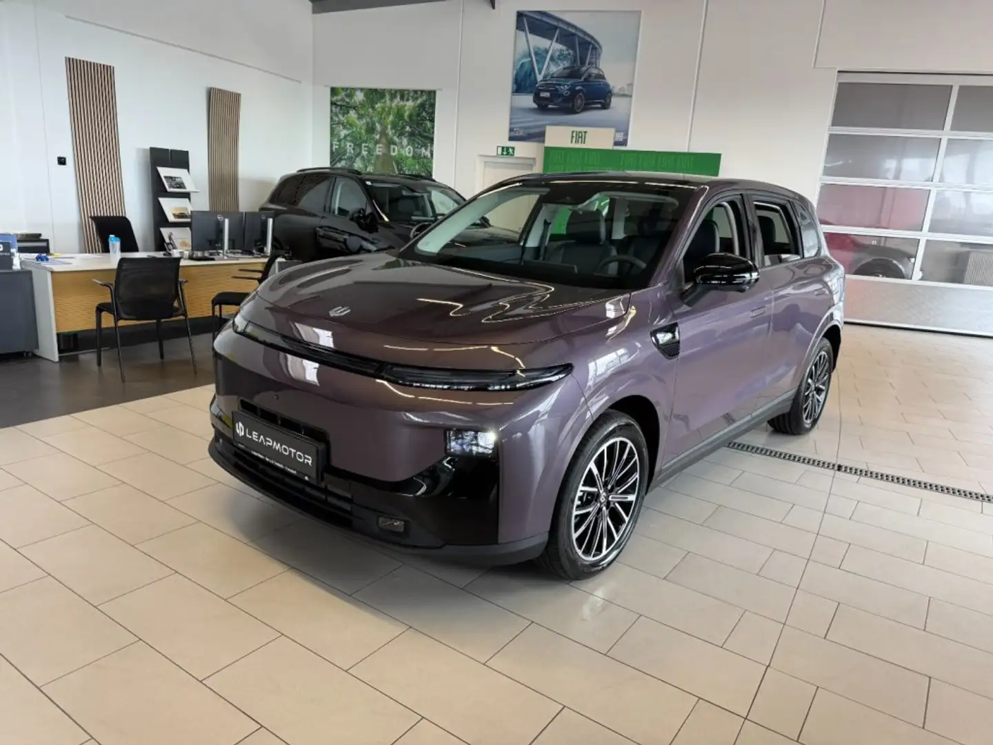 Leapmotor B10 Hybrid EV Design Violett - 1