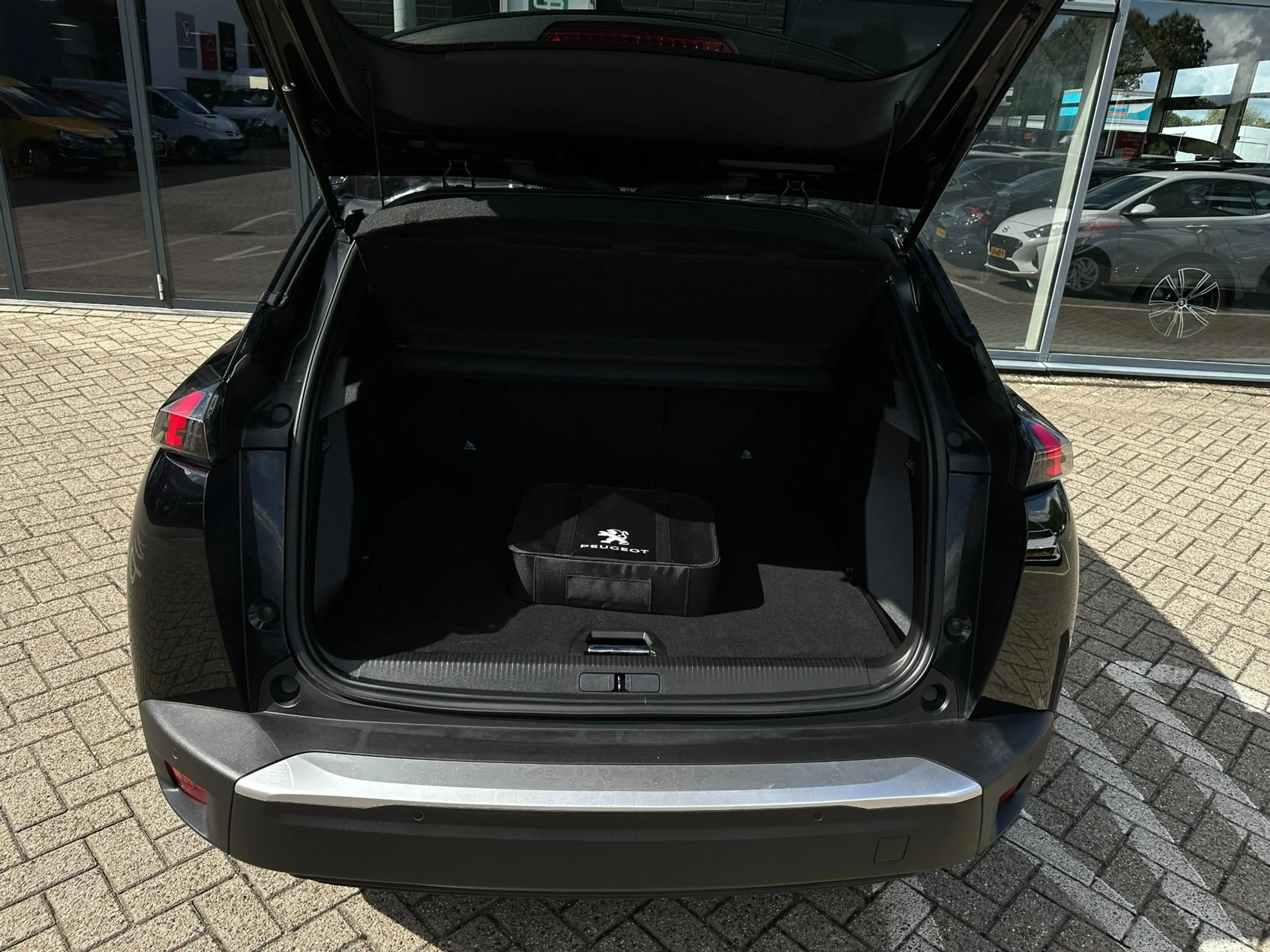 Peugeot e-2008 EV Blue Lease Allure 50 kWh/1STE EG/NAVI/CAMERA/NL — photo 11