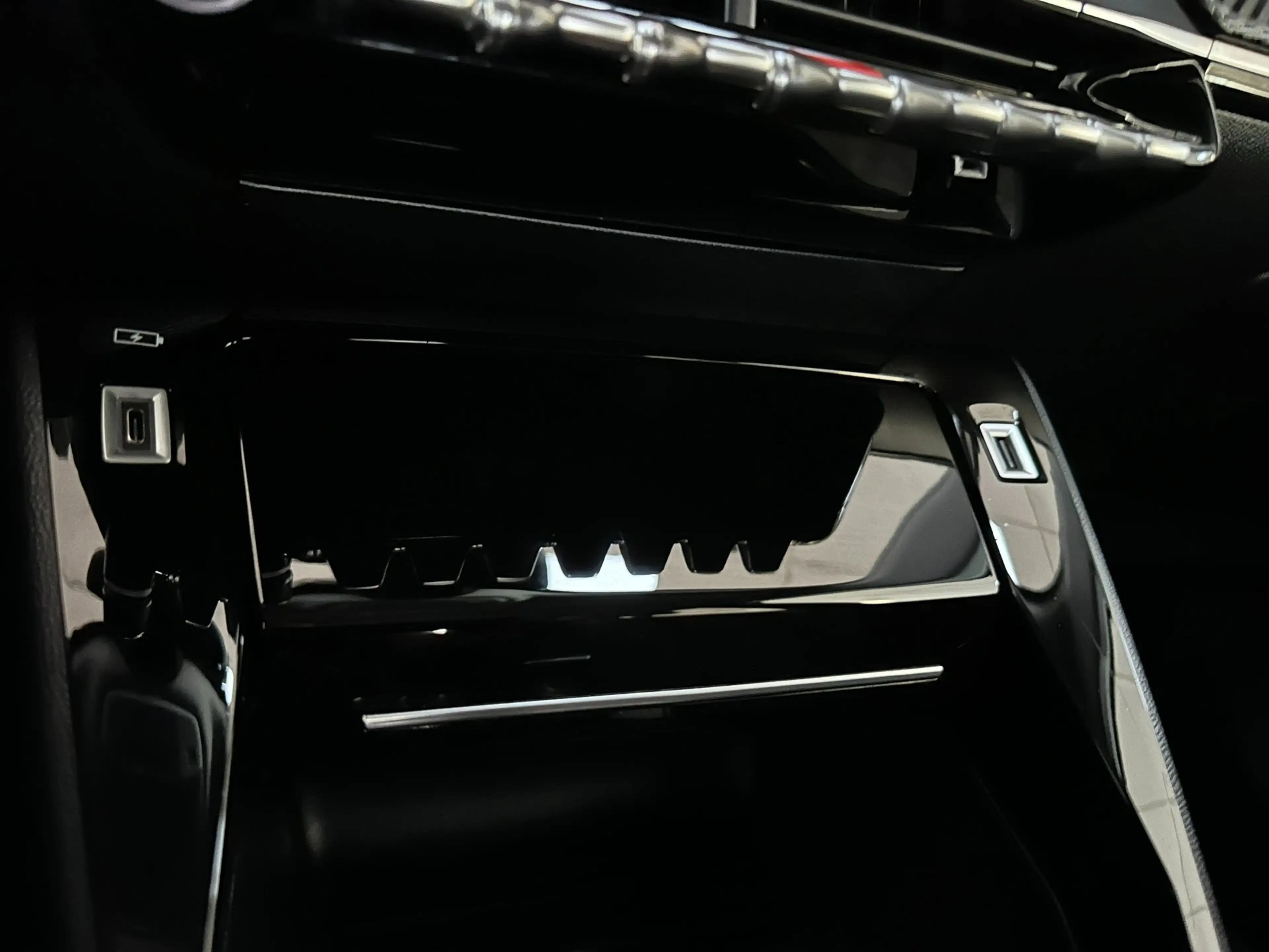 Peugeot e-2008 EV Blue Lease Allure 50 kWh/1STE EG/NAVI/CAMERA/NL — photo 25