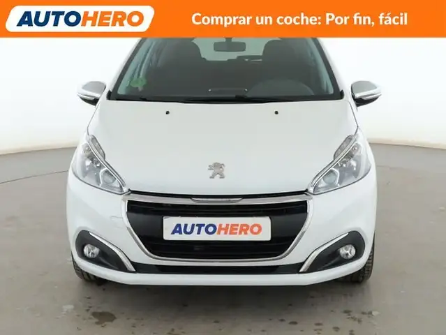 Peugeot 208 view 9