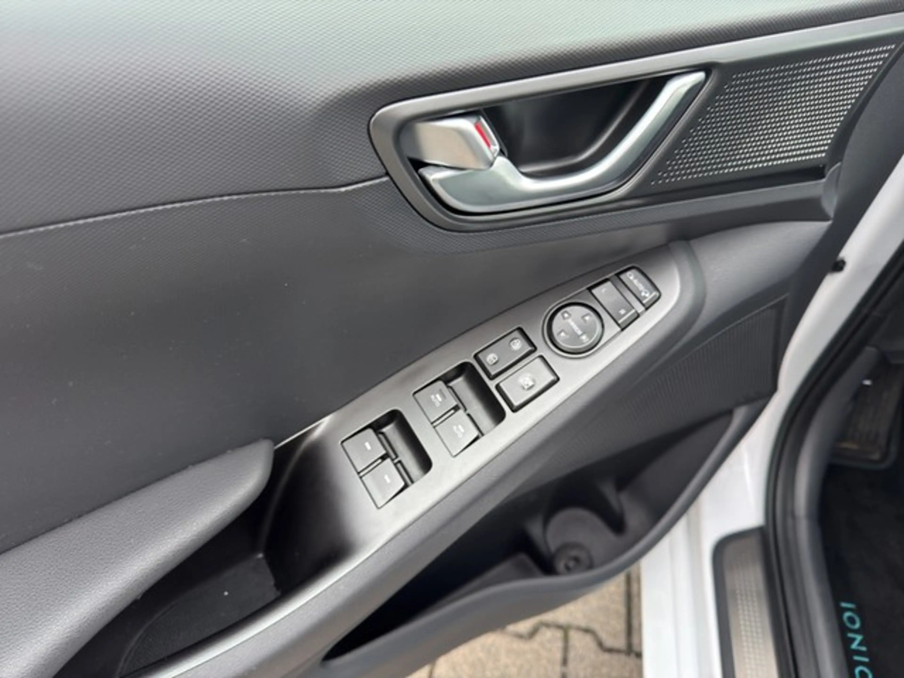 Hyundai IONIQ (2016->) — photo 10