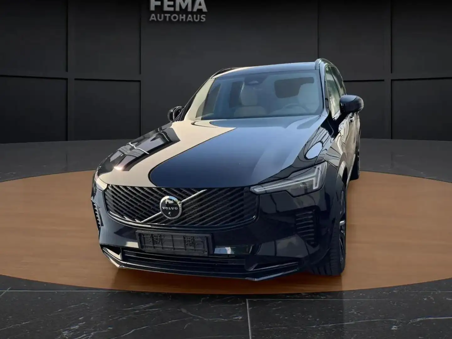 Volvo XC90 T8 AWD Plug-in Hybrid Plus Dark Noir - 1