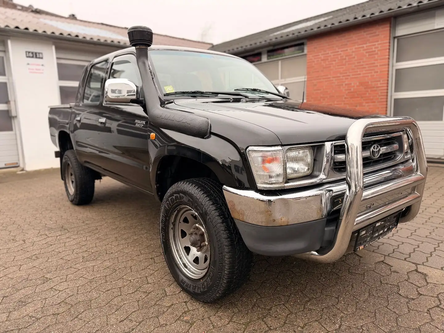 Toyota Hilux 2.4TD DoKa 4x4 Schnorchel'Webasto'TÜV:neu' Noir - 1