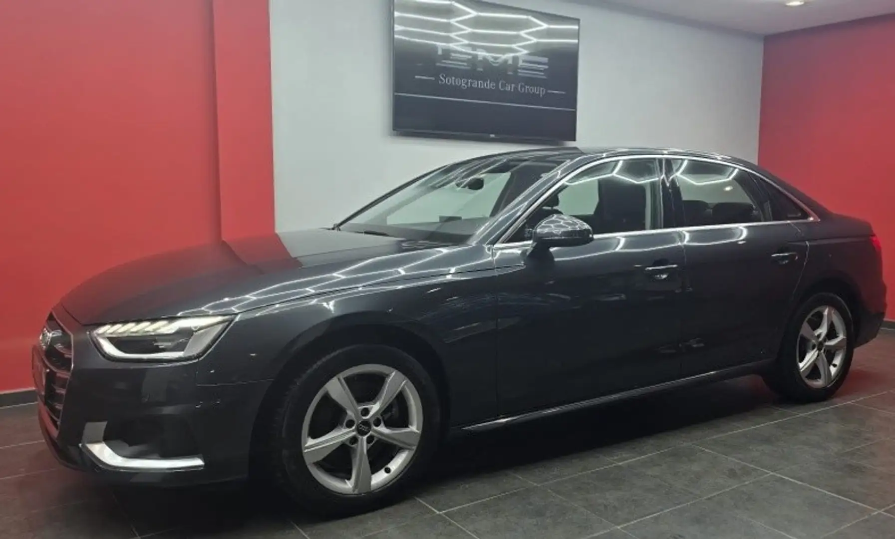 Audi A4 Berlina Automático de 4 Puertas Gris - 1