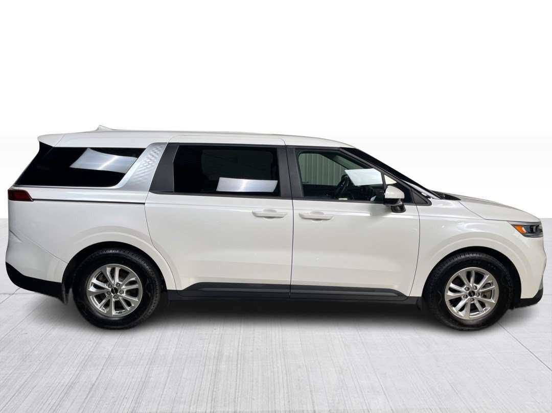 2022 Kia Carnival LX Mags — снимка 1