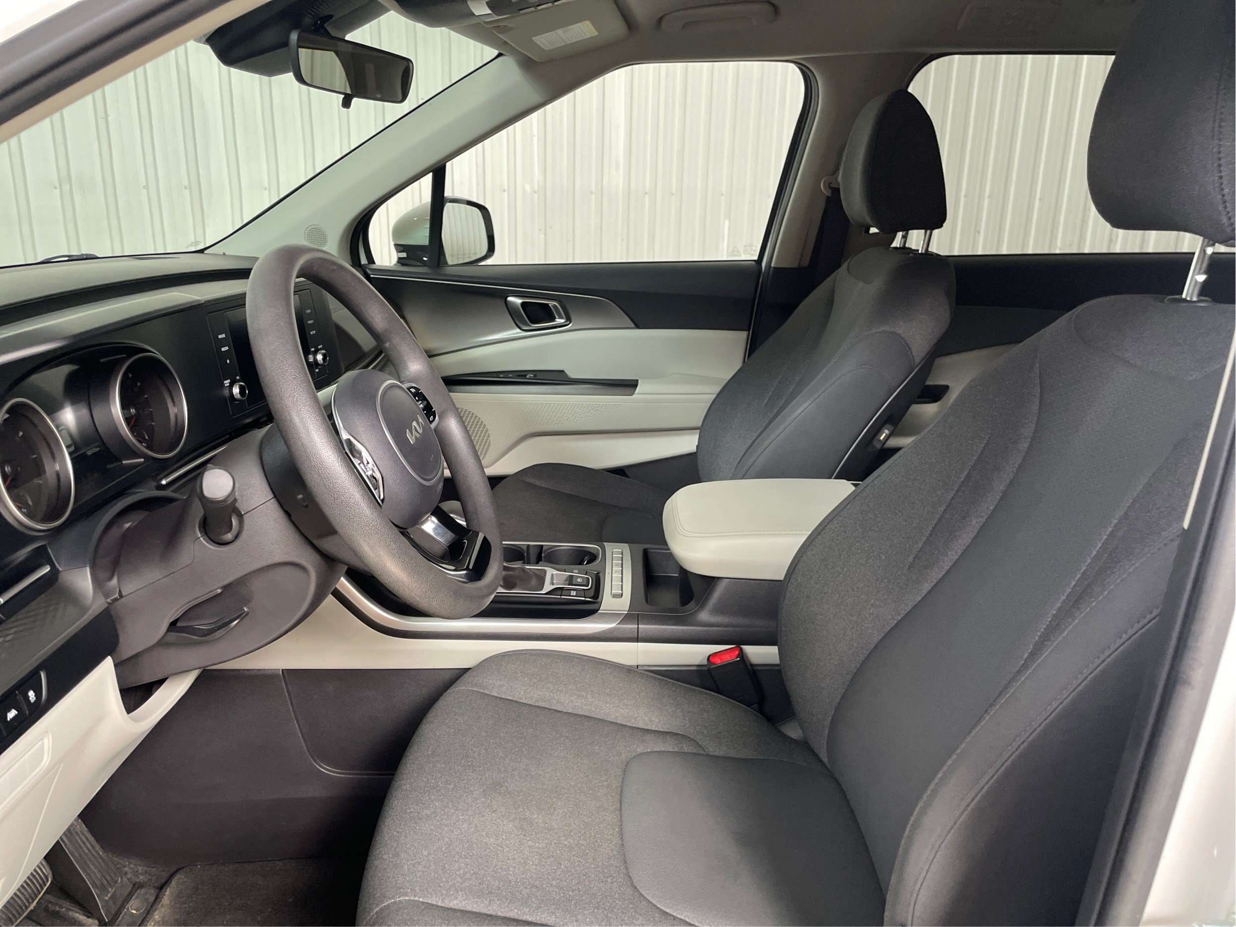 2022 Kia Carnival LX Mags — снимка 1