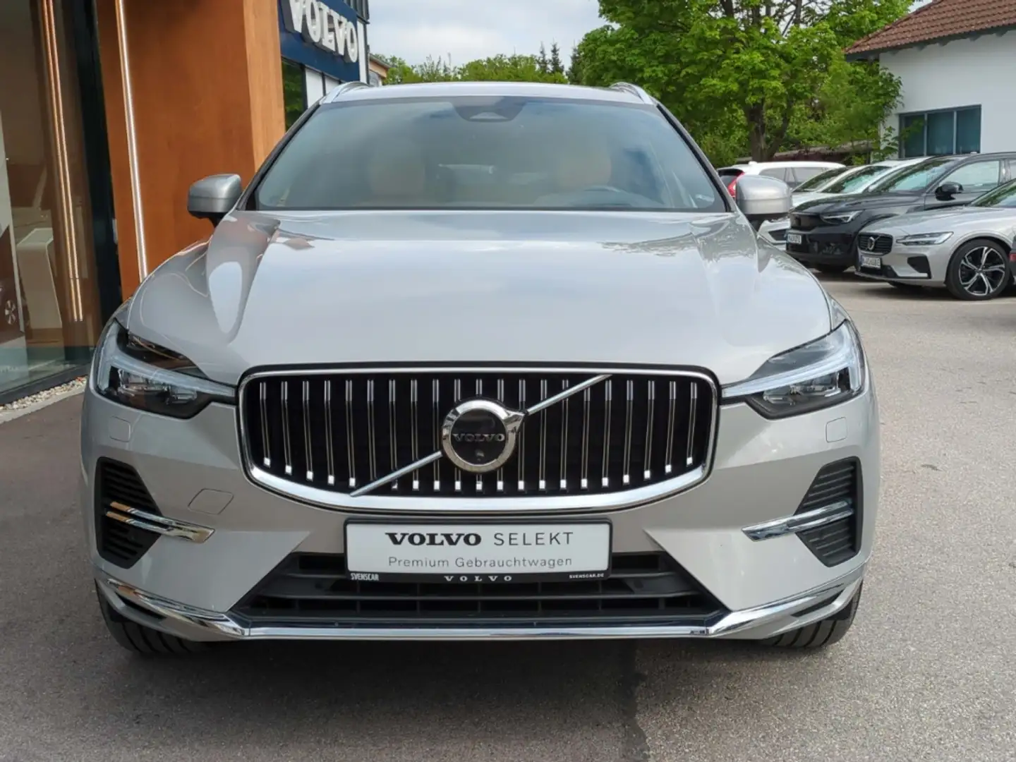 Volvo XC60 Inscription Recharge Plug-In Hybrid AWD T8 Twin En Silber - 2