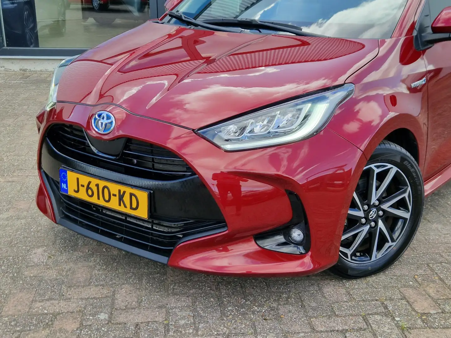 Toyota Yaris 1.5 Hybrid First Edition Rot - 2