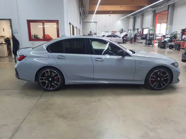 BMW 3 Series view 3