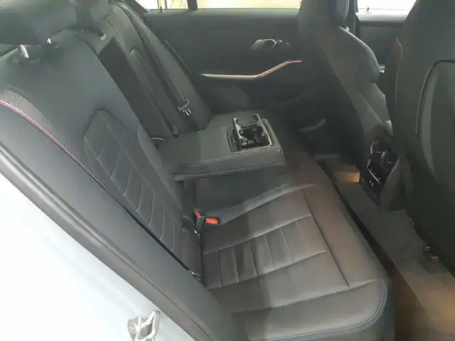 BMW 3 Series view 11