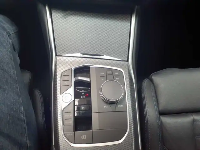 BMW 3 Series view 13