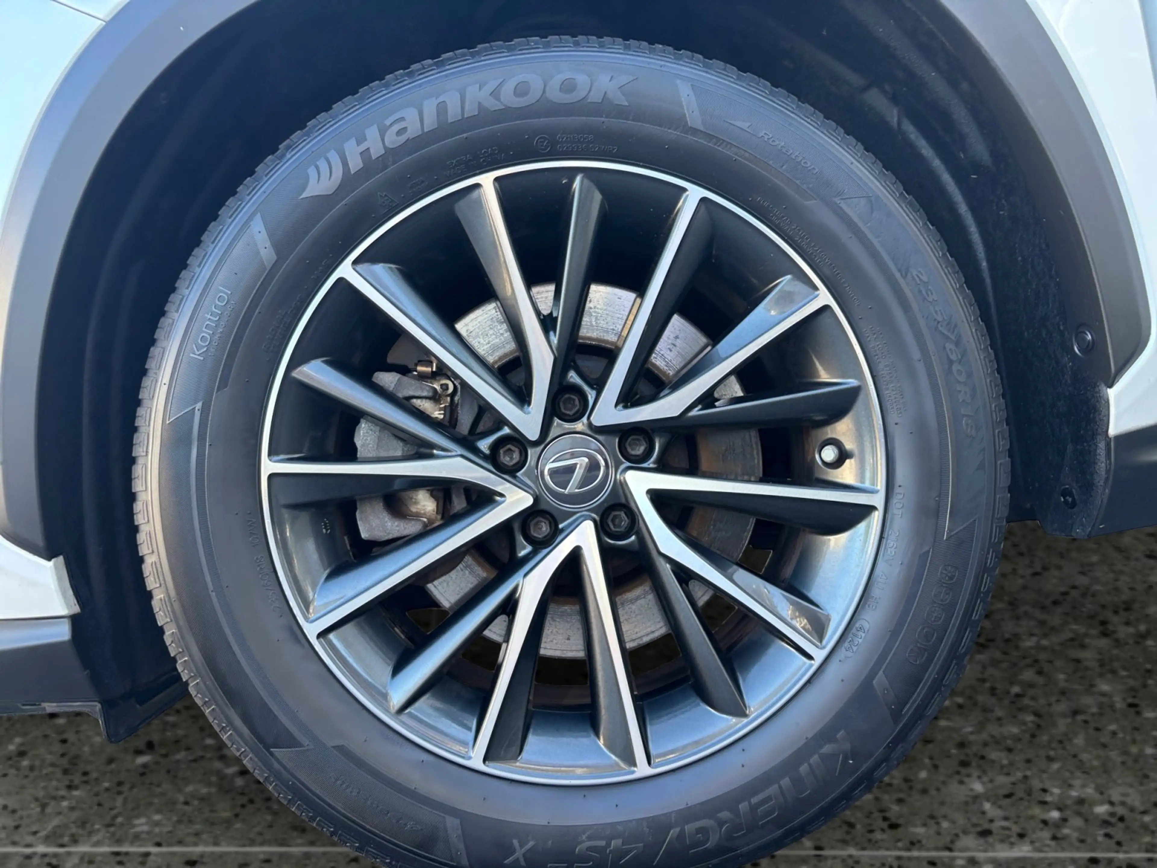 Lexus NX 450h+ E-Four Executive Line NAVI/LED/ACC — photo 13