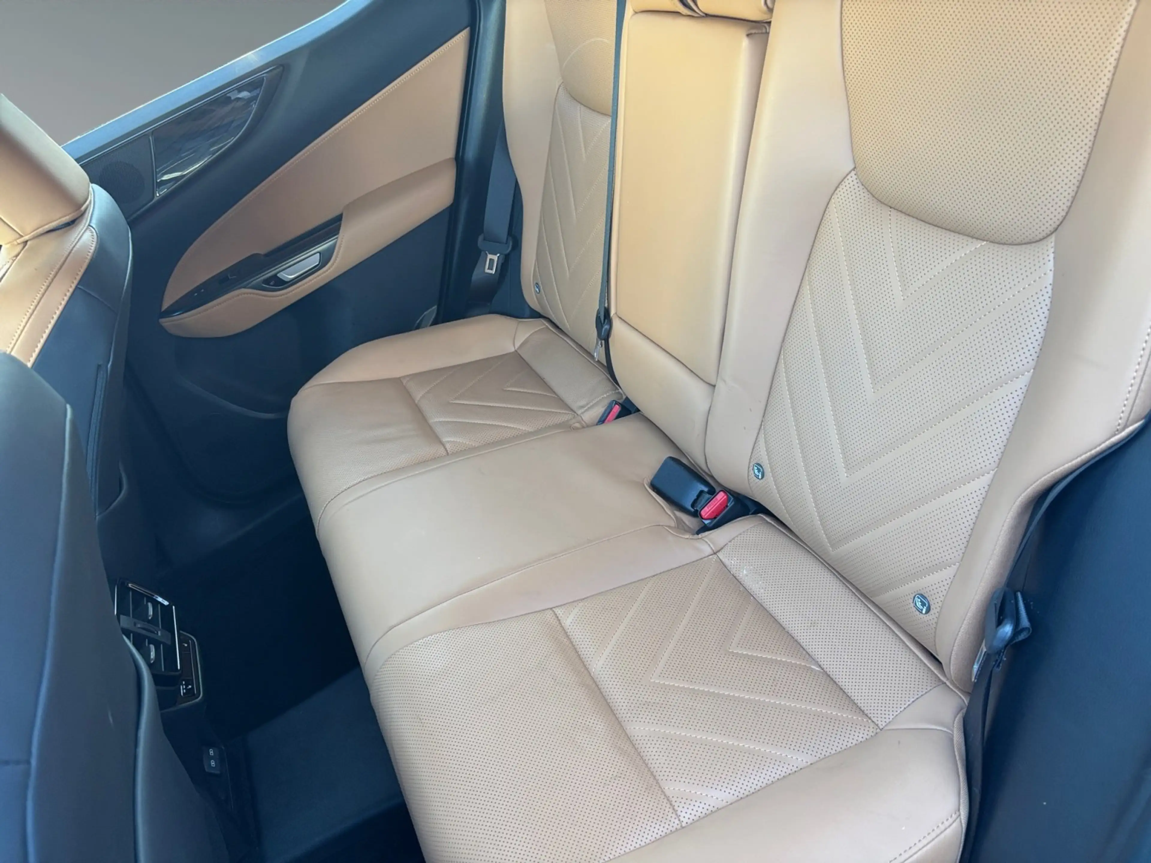 Lexus NX 450h+ E-Four Executive Line NAVI/LED/ACC — photo 12