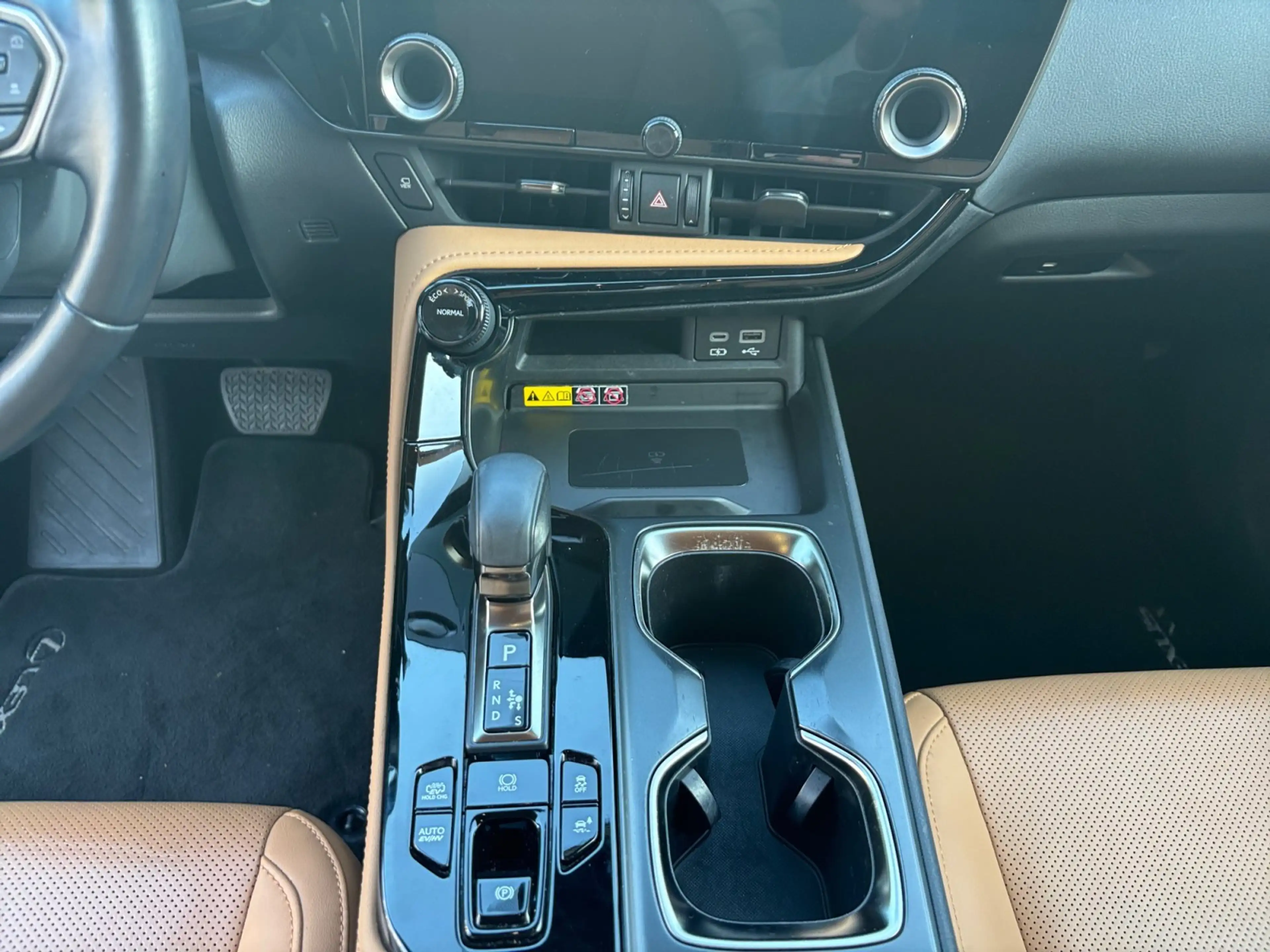 Lexus NX 450h+ E-Four Executive Line NAVI/LED/ACC — photo 10
