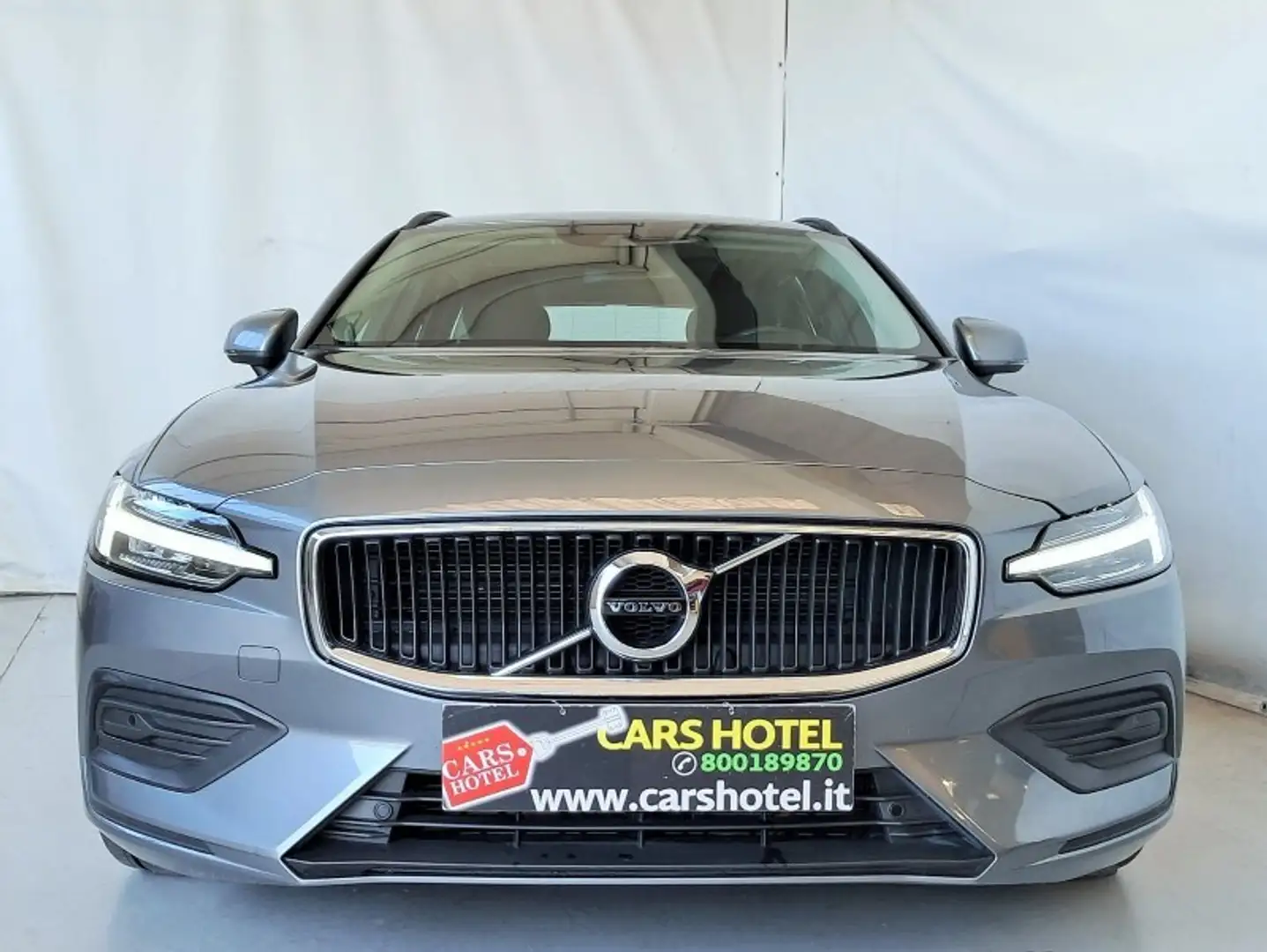 Volvo V60 B4 (d) Geartronic Momentum Business Pro Gris - 1
