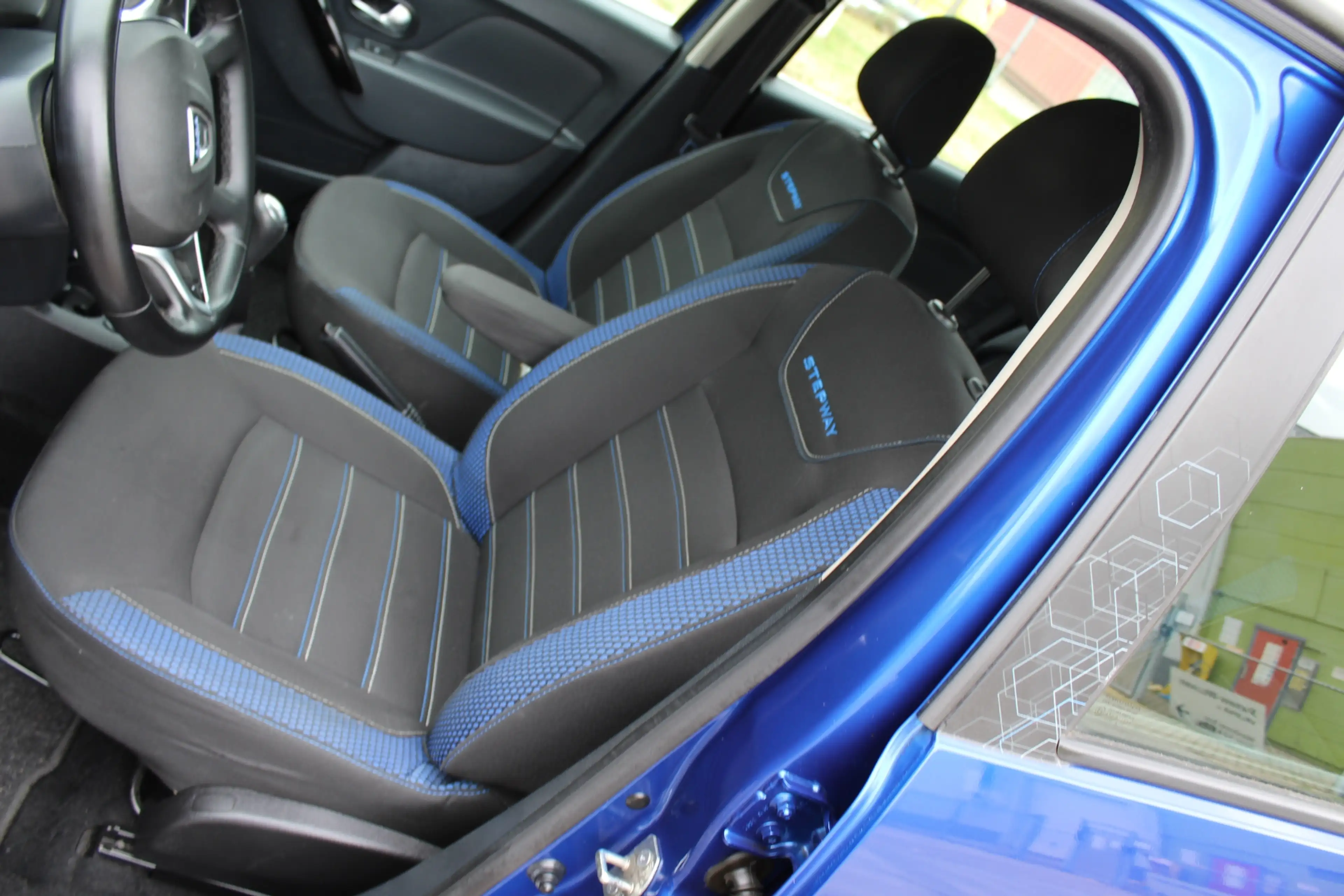 Dacia Logan MCV 1.0 TCe Bi-Fuel Stepway Serie Limitee 15th Ann — photo 22