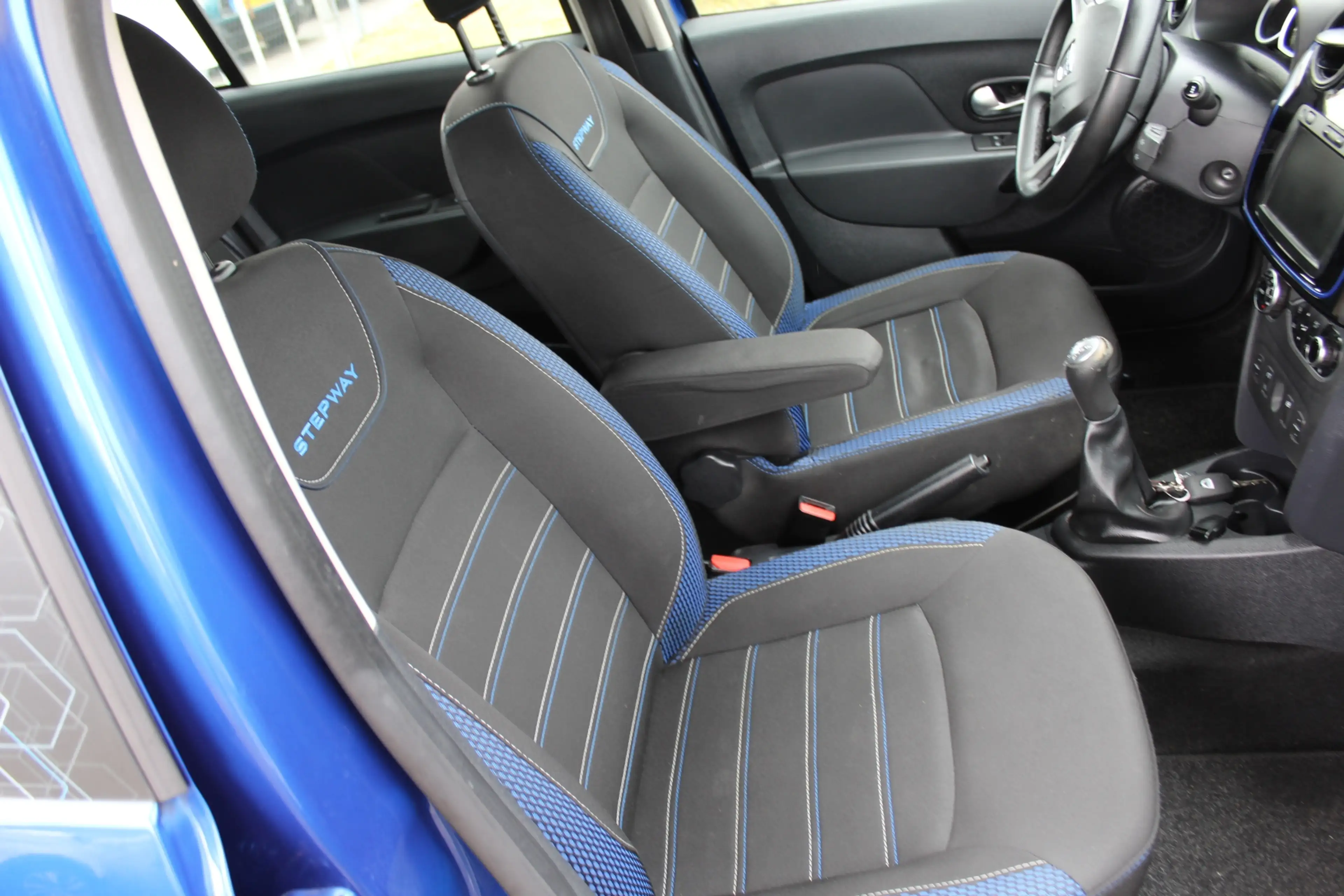 Dacia Logan MCV 1.0 TCe Bi-Fuel Stepway Serie Limitee 15th Ann — photo 14