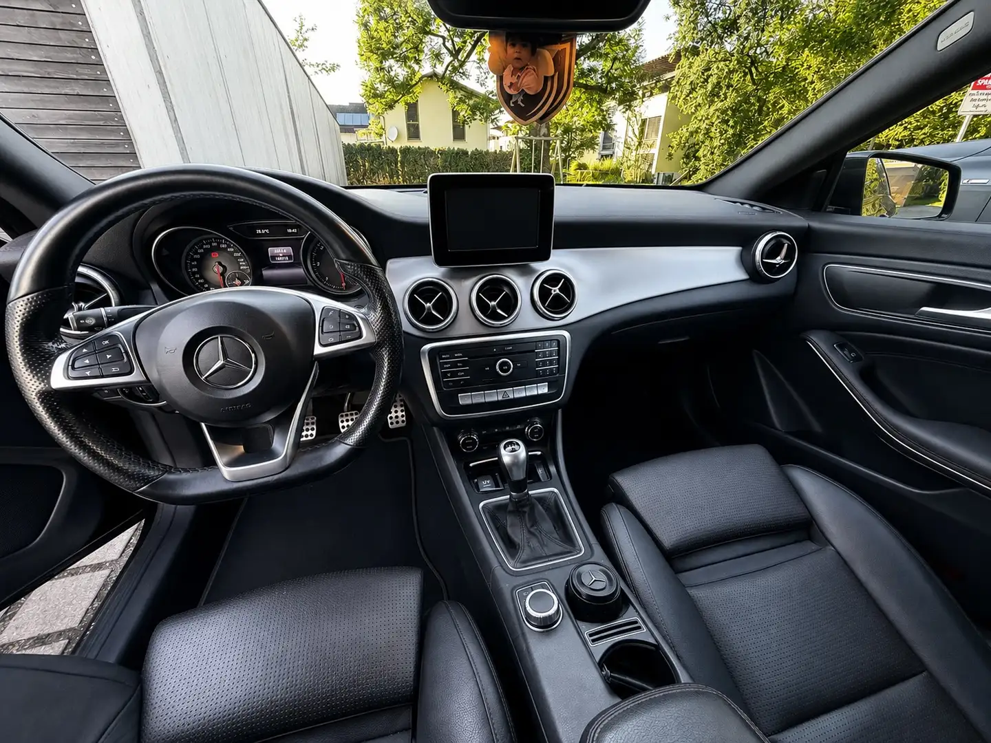 Mercedes-Benz CLA 180 AMG Line - 2