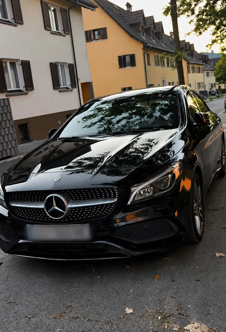 Mercedes-Benz CLA 180 AMG Line - 1
