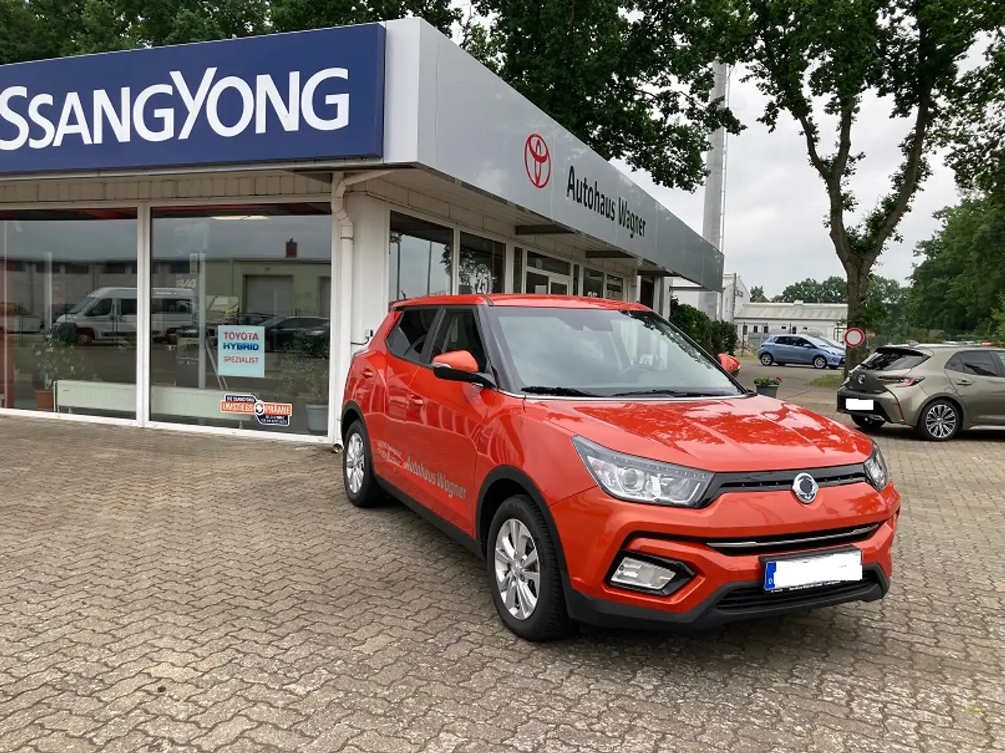 SsangYong Tivoli e-XGi 160 2WD Urban Pomarańczowy - 2