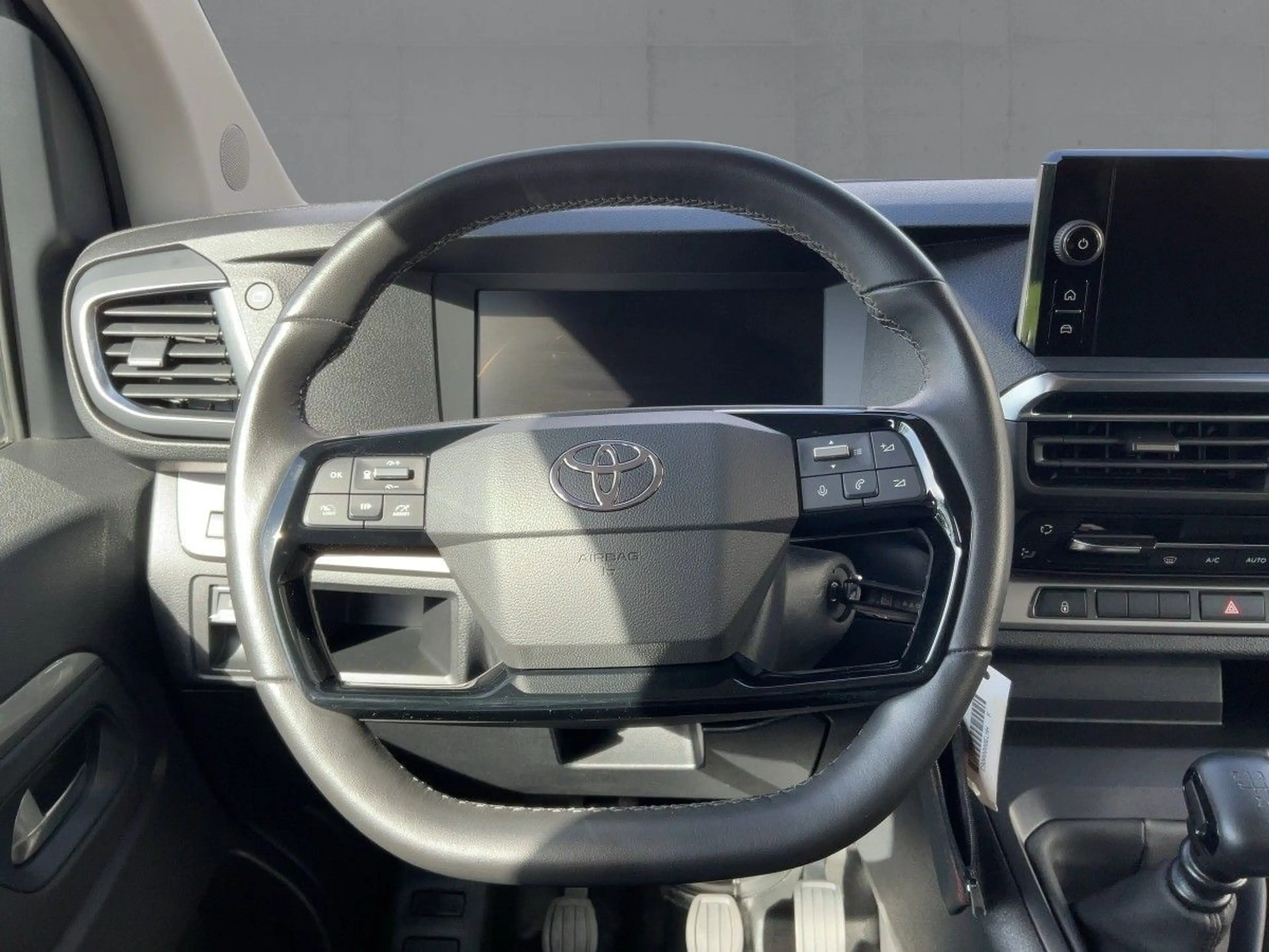 Toyota Proace Verso L1 SHUTTLE COMFORT NAV+ACC+SHZ+HuD — photo 10