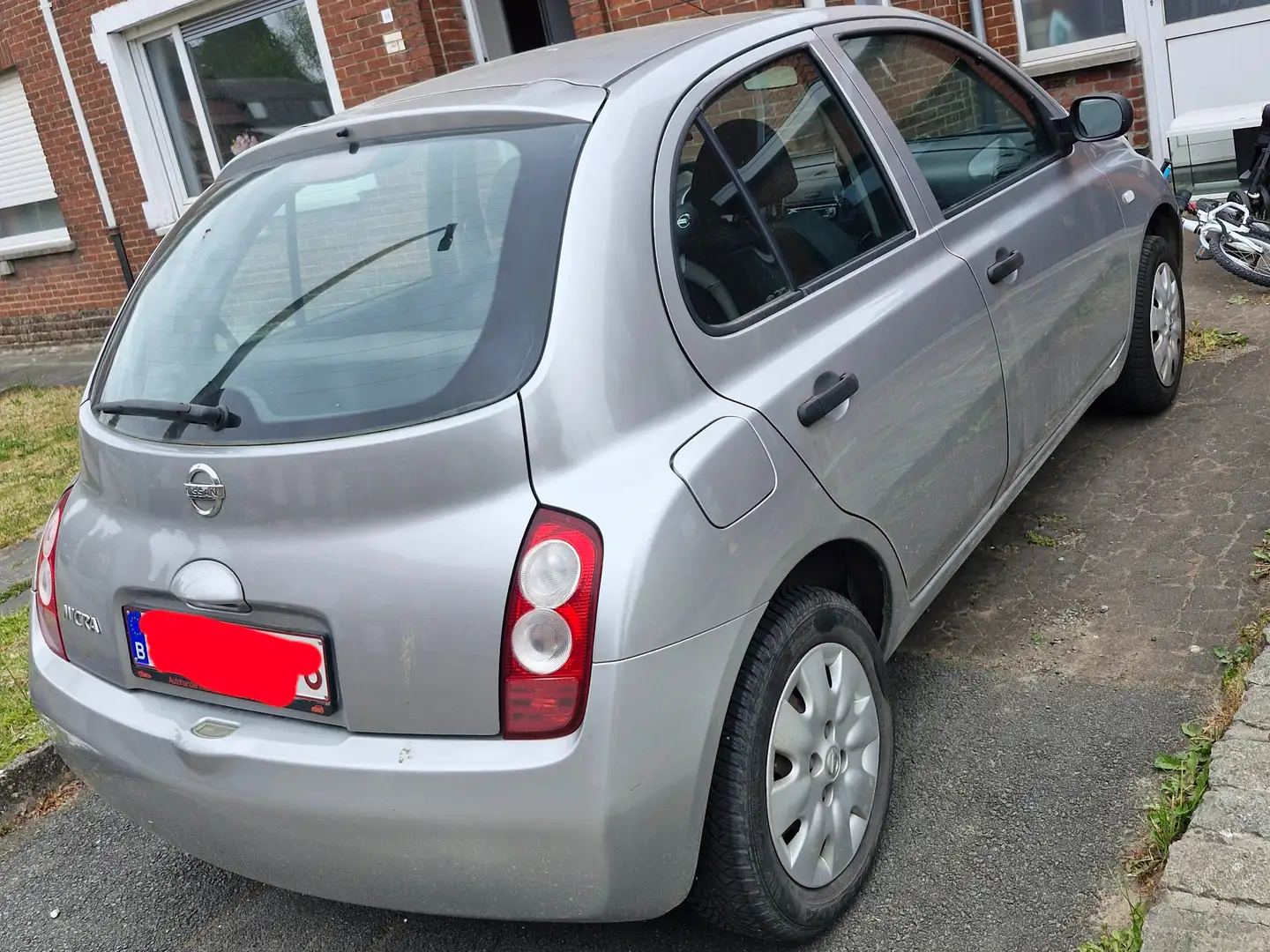 Nissan Micra Zilver - 1