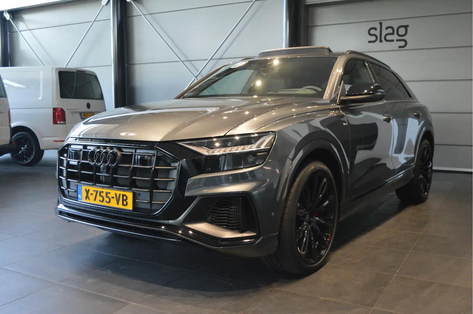Audi Q8 60 TFSI e quattro Pro Line S Competition pano trek Grigio - 2