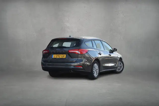Ford Focus view 3