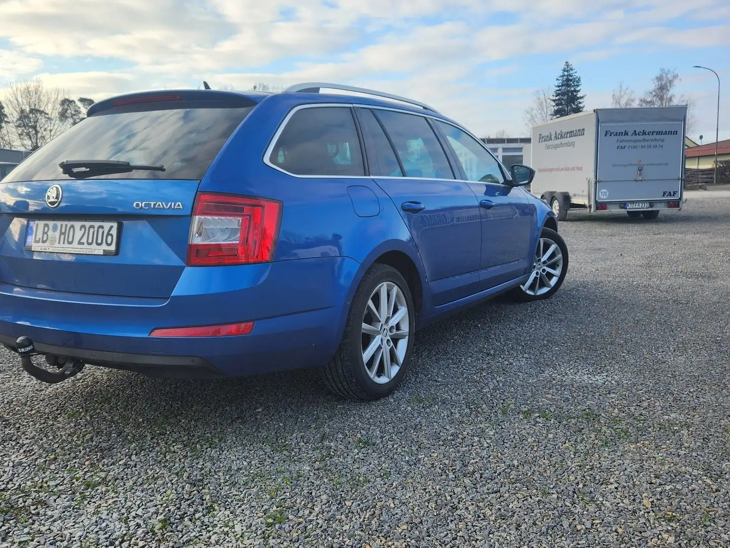 Skoda Octavia Combi 1.6 TDI Green tec DSG Solution Blau - 2