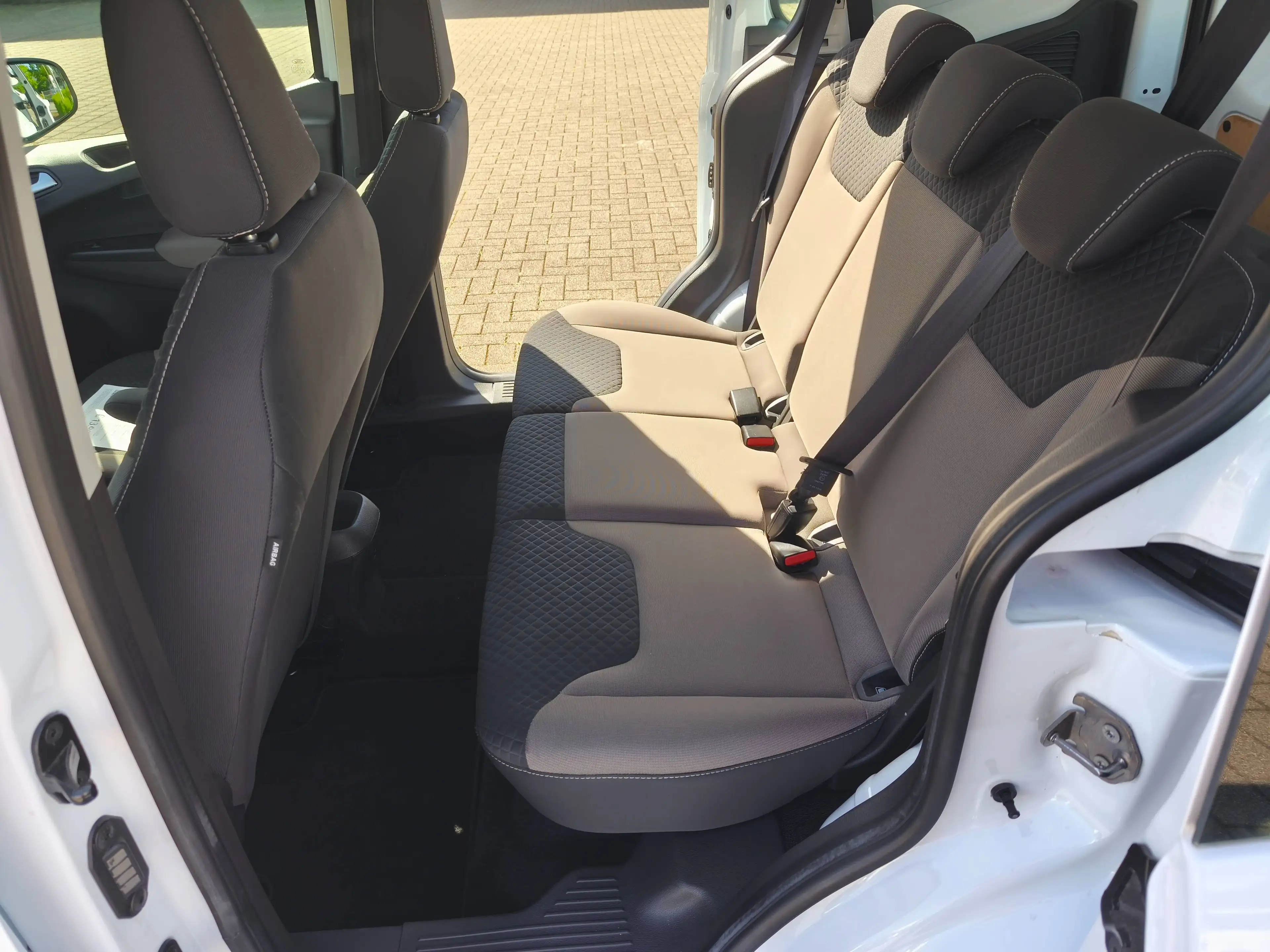 Ford Transit Courier 1.0 100 PS 6.Gang EcoBoost/14000 km/1.Hd/ — photo 14