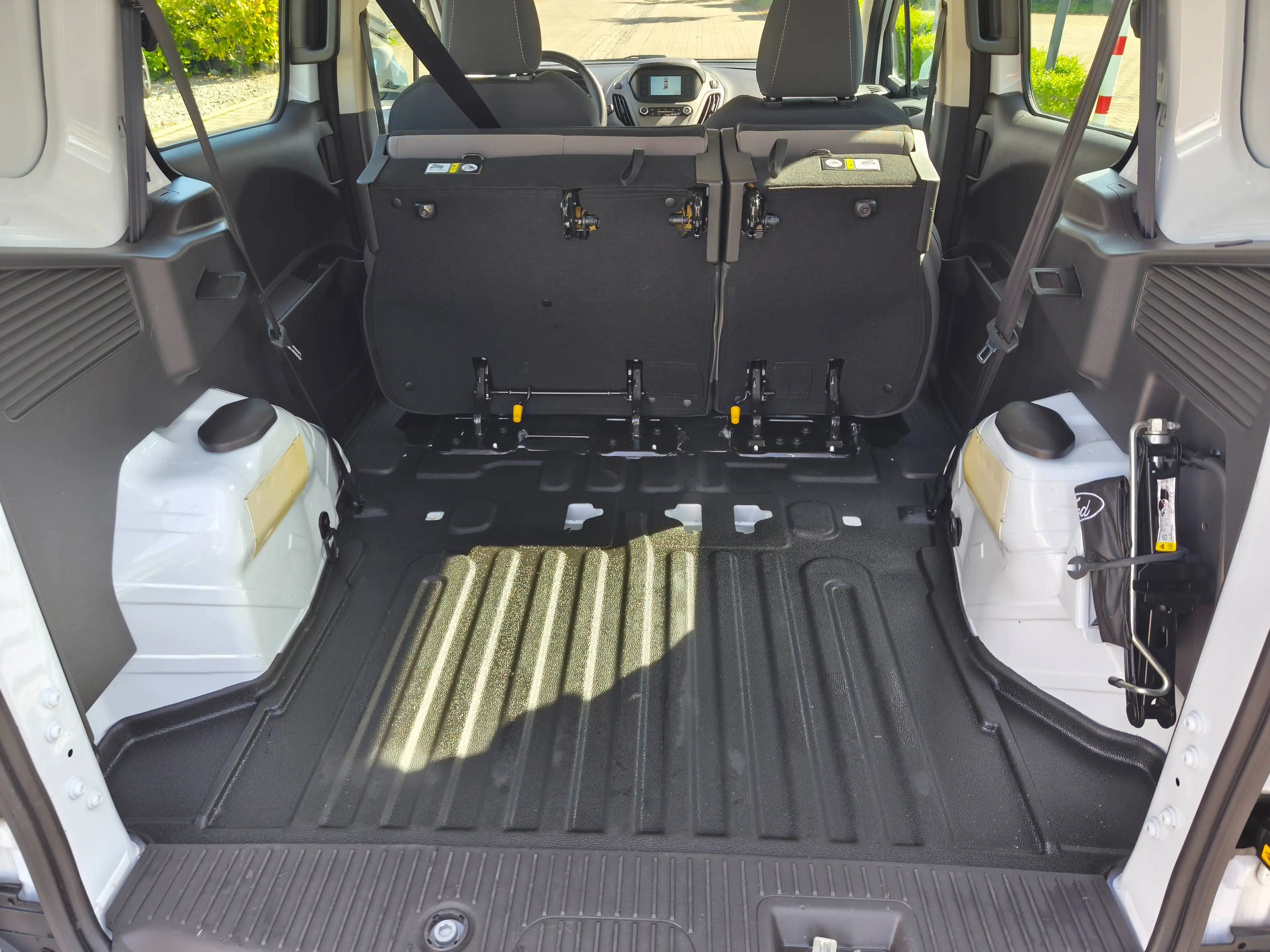 Ford Transit Courier 1.0 100 PS 6.Gang EcoBoost/14000 km/1.Hd/ — photo 9