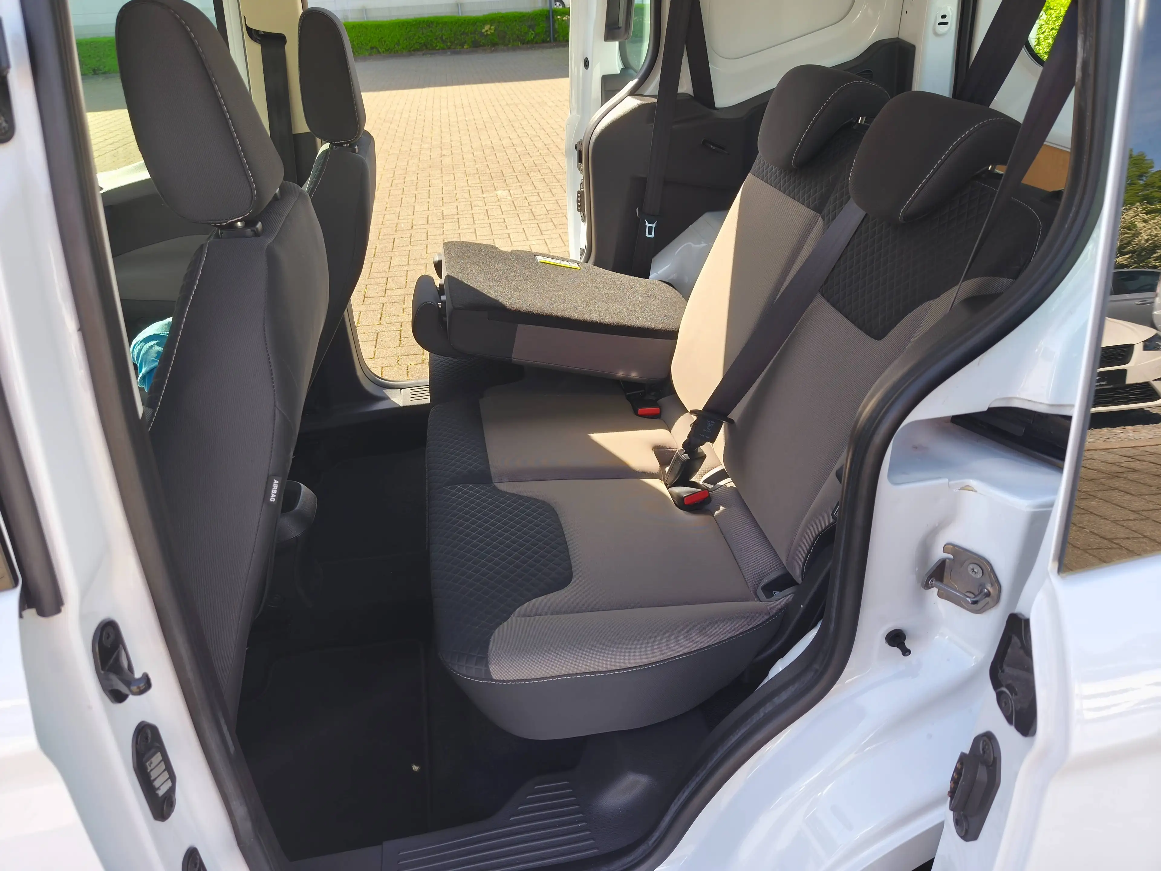 Ford Transit Courier 1.0 100 PS 6.Gang EcoBoost/14000 km/1.Hd/ — photo 13