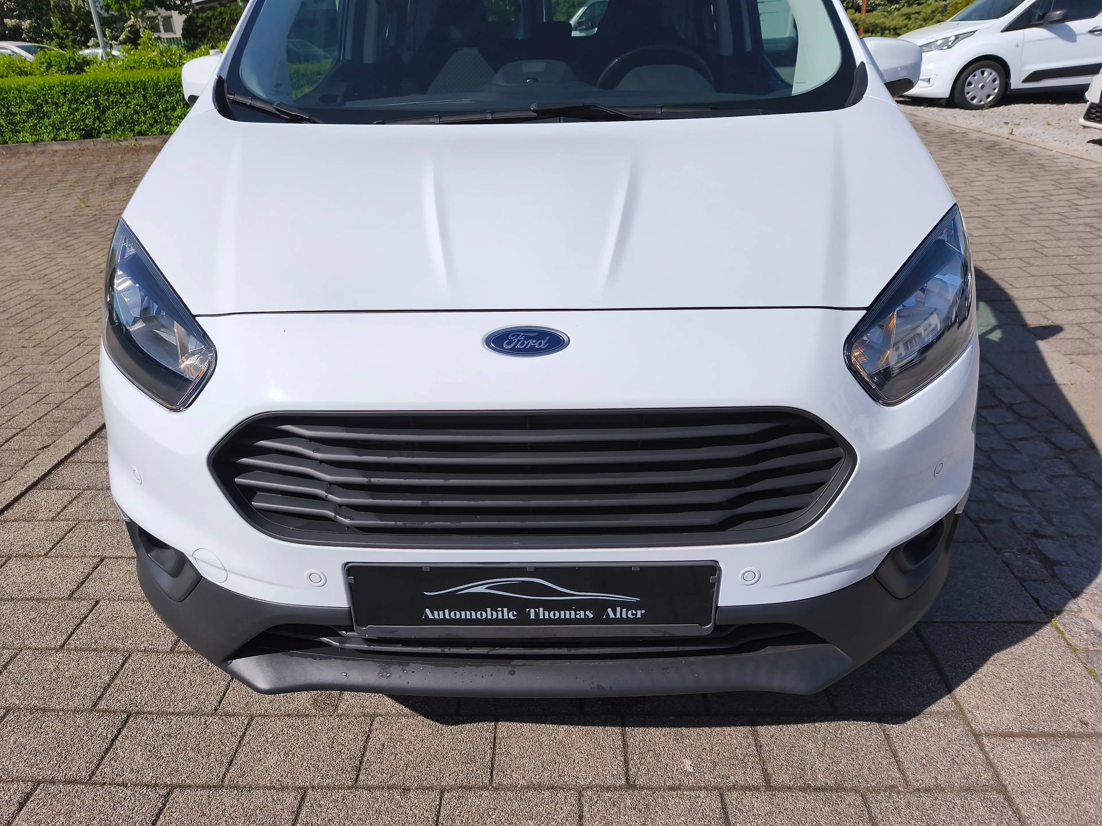 Ford Transit Courier 1.0 100 PS 6.Gang EcoBoost/14000 km/1.Hd/ — photo 2