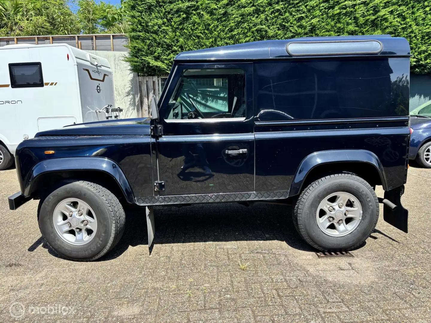 Land Rover Defender 2.5 Tdi 90" Hard Top NIEUWE APK 07-2027! Zwart - 2