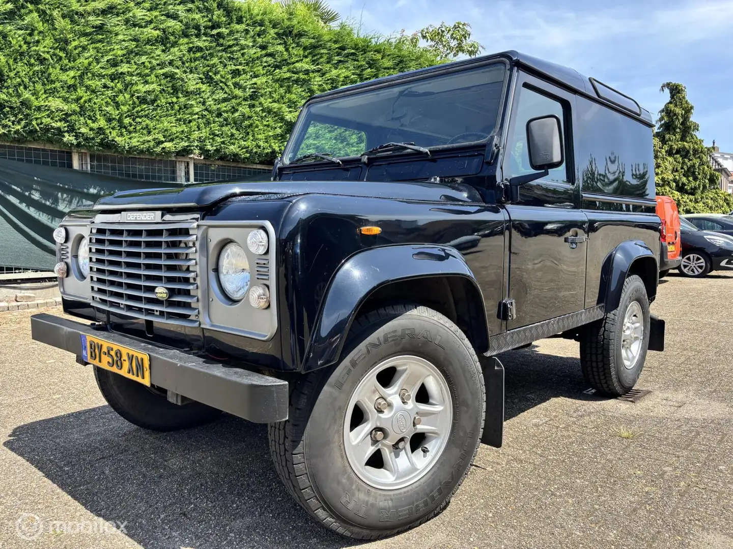 Land Rover Defender 2.5 Tdi 90" Hard Top NIEUWE APK 07-2027! Zwart - 1