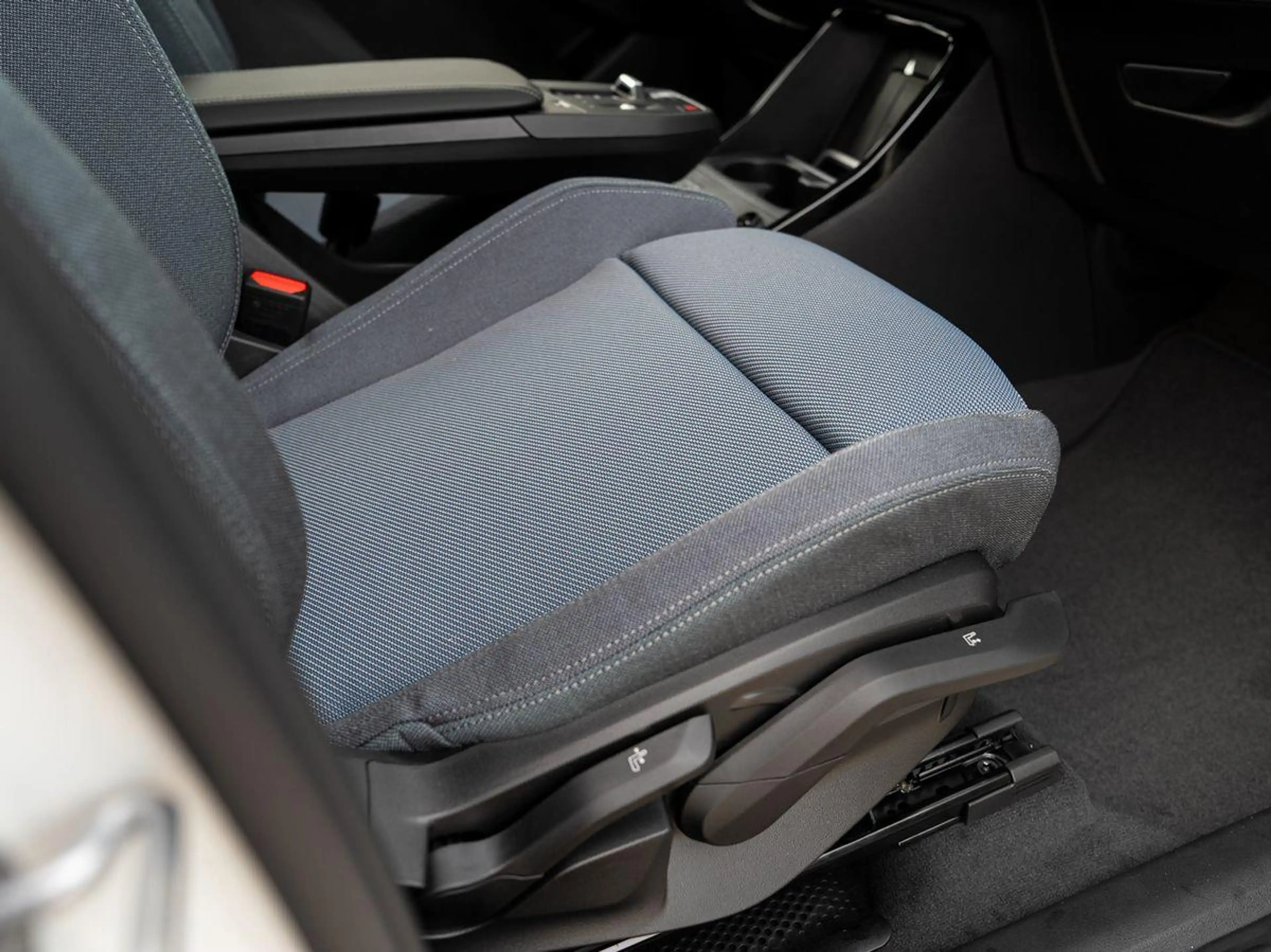 BMW 220 220d Active Tourer AHK 17" aLED PANO Sportsitze — photo 13