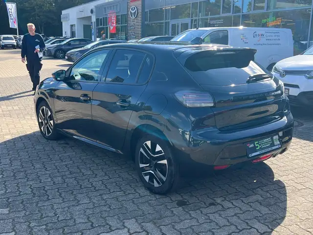 Peugeot 208 view 4