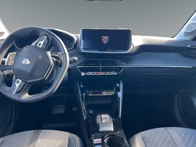 Peugeot 208 view 11