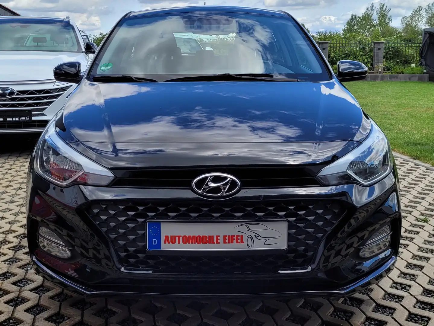 Hyundai i20 Trend*PDC*ALU*SHZ*TEMPOMAT*DSG*TOP-ZUSTAND* Schwarz - 1