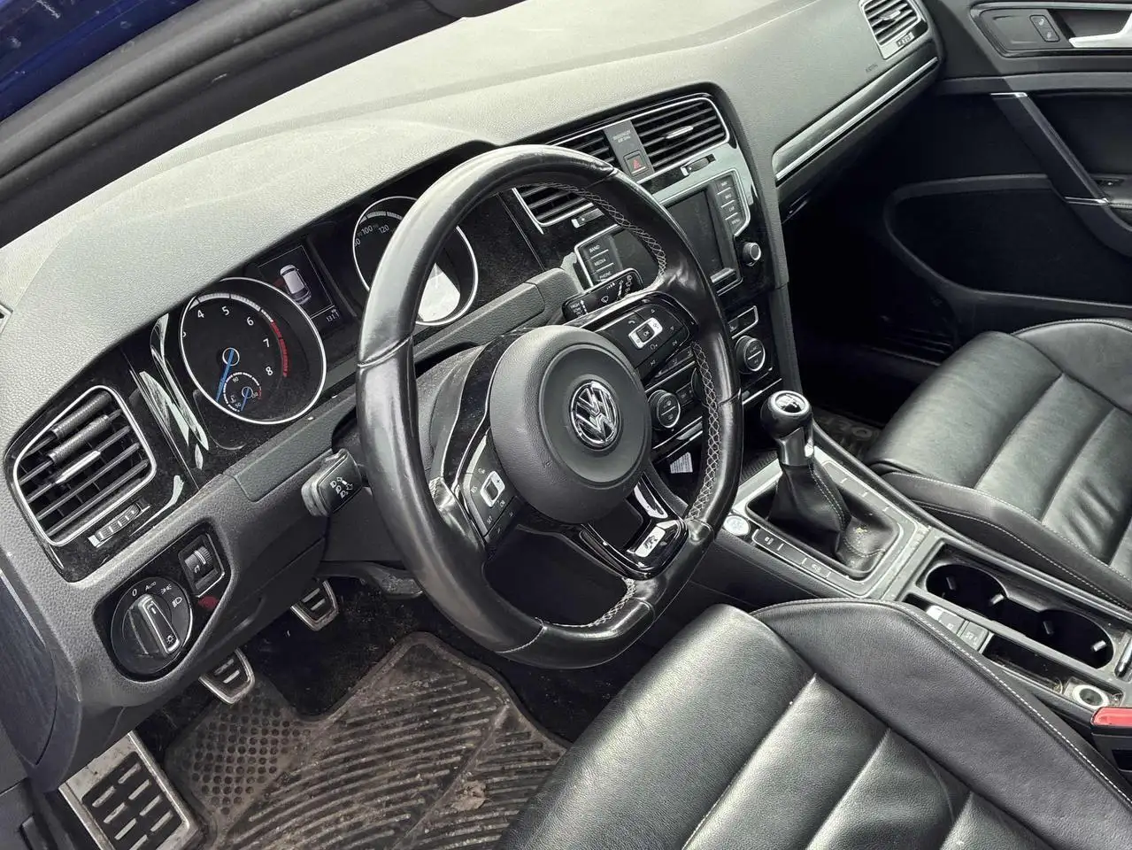Volkswagen Golf R снимка Volkswagen Golf R